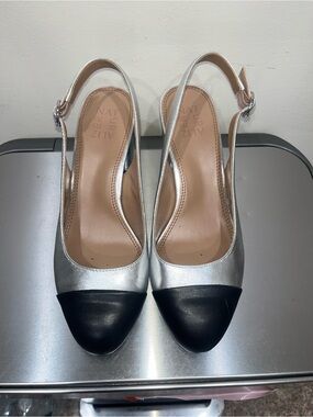 Metallic cap toe slingback pumps